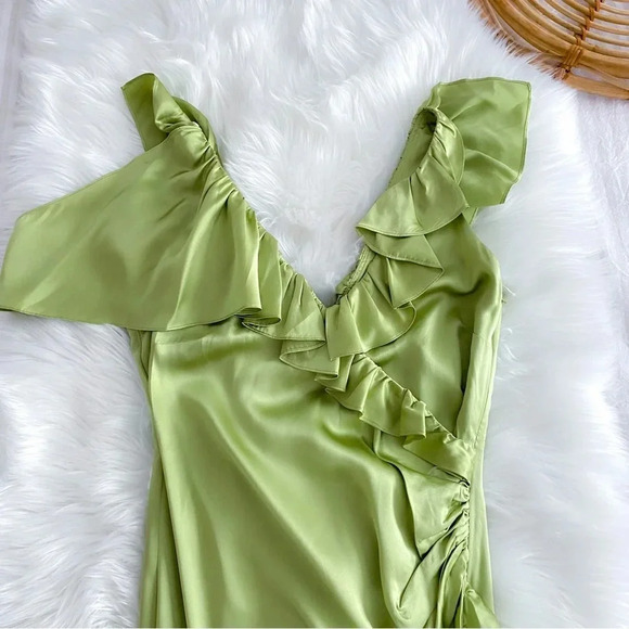 NWOT Cinq a Sept Petunya Ruffle Silk Midi Dress Prickly Pear Green V-neck Satin - Picture 6 of 14